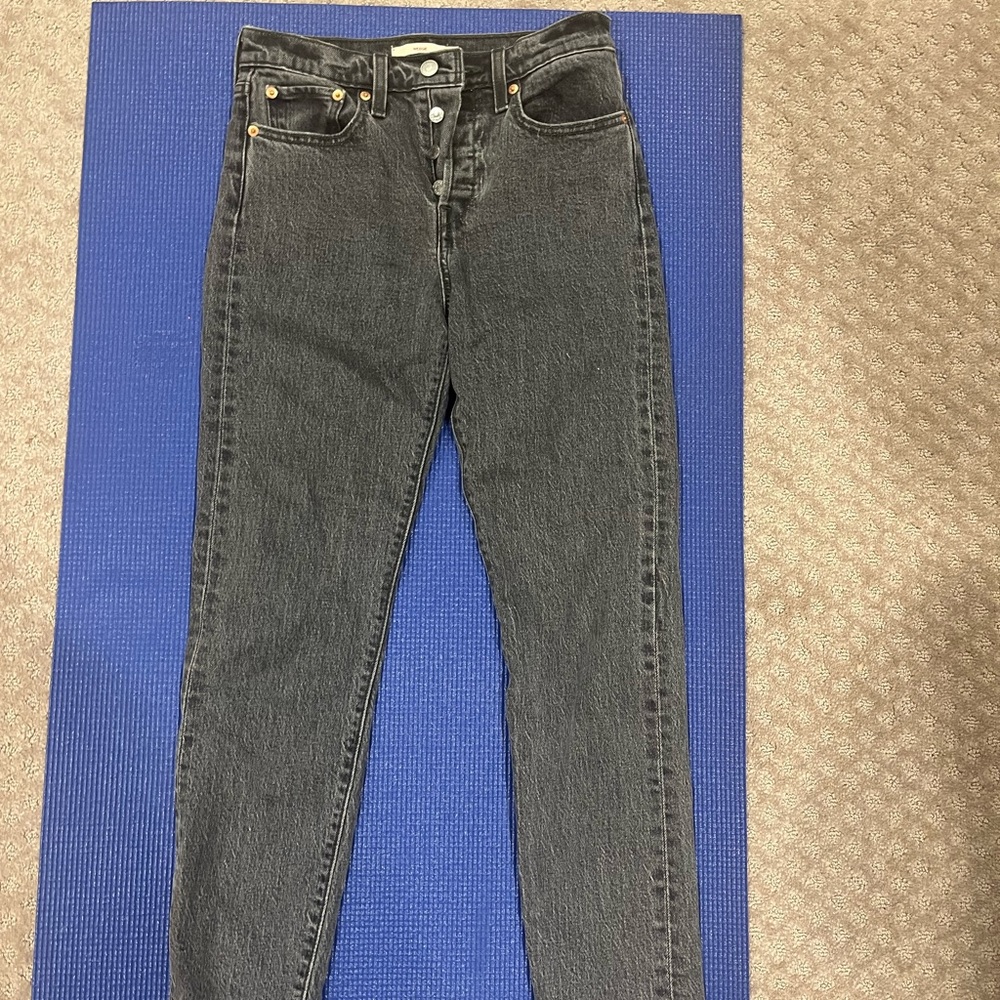 Levi’s wedgie black button fly straight high waisted 24